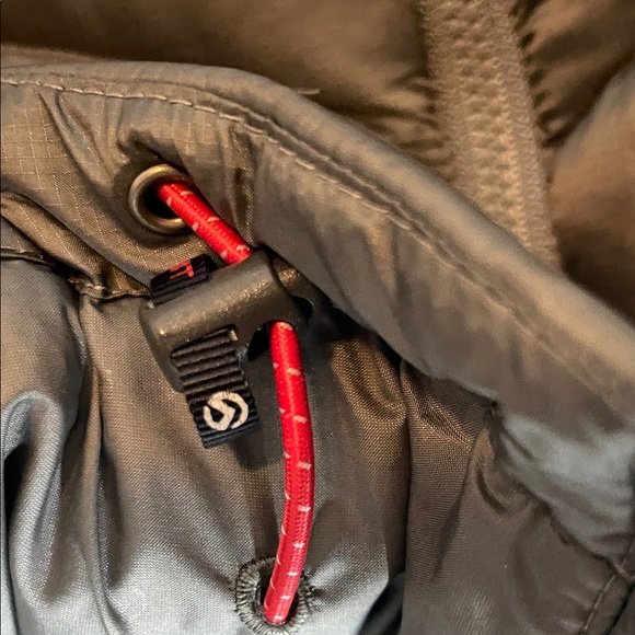 The North Face Women's Gray Quilted Down Puffer Jacket. Outdoor adventure size M - Picture 8 of 16